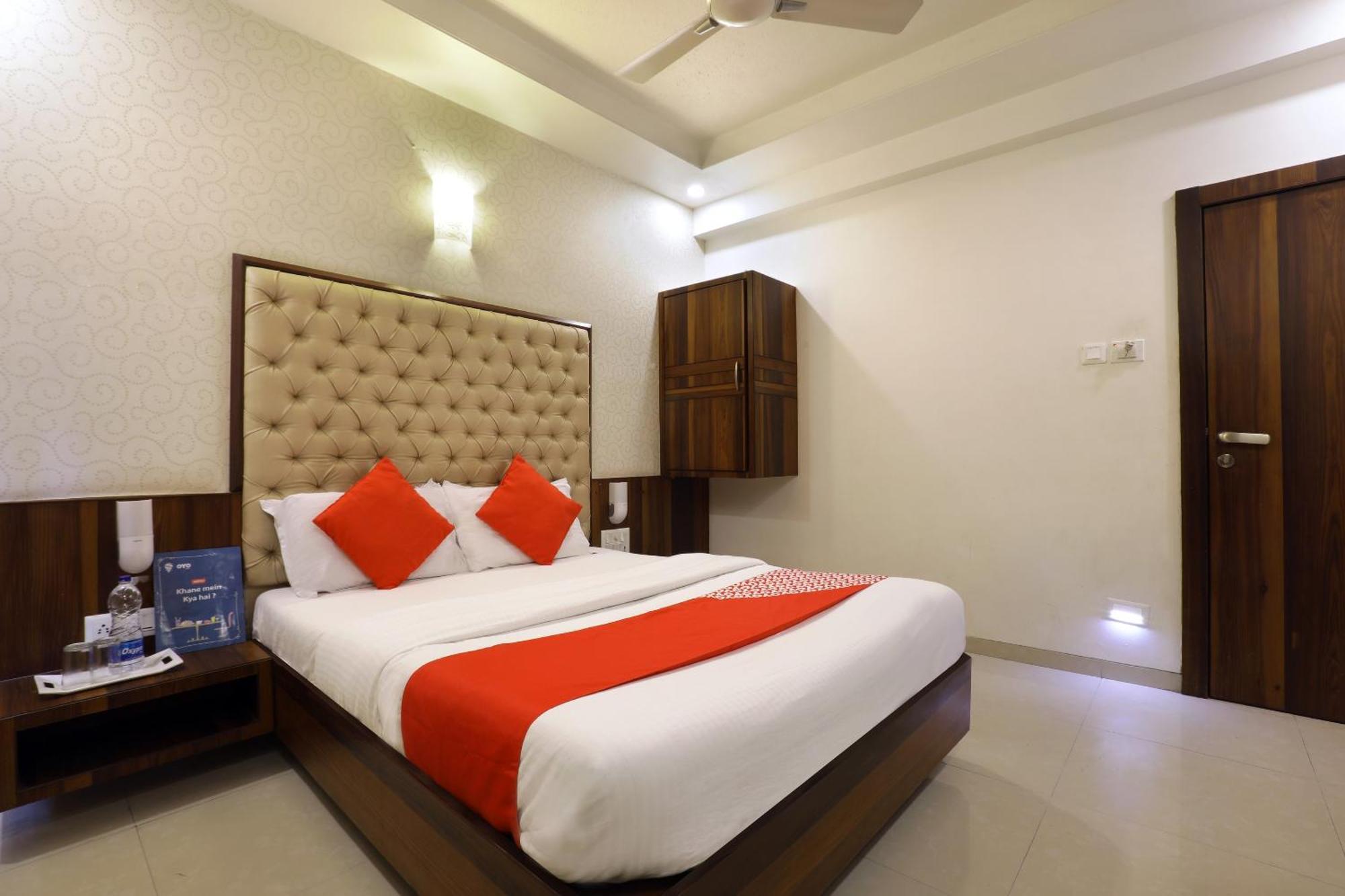 Collection O Satyan Inn Shirdi Luaran gambar