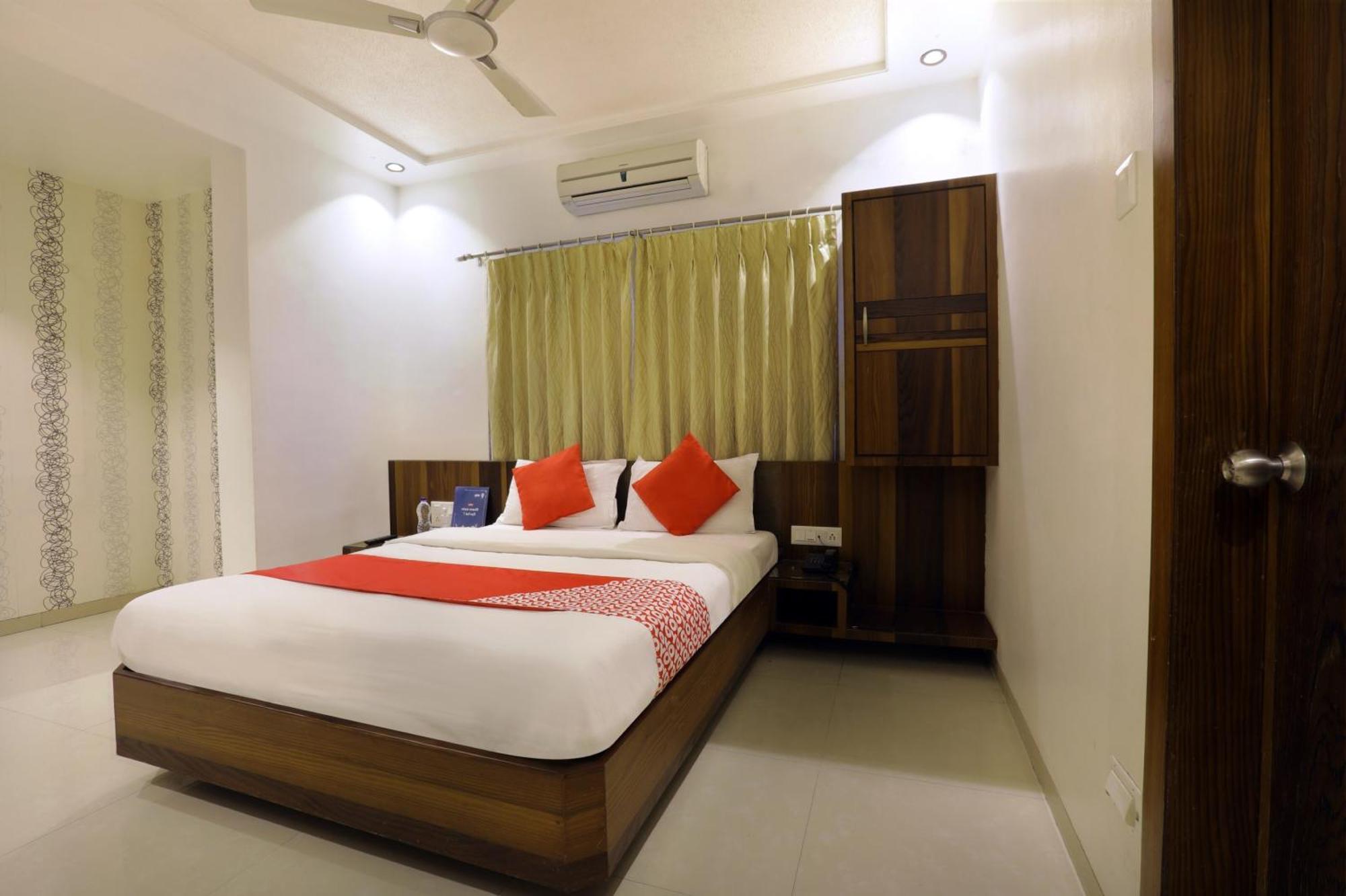 Collection O Satyan Inn Shirdi Luaran gambar