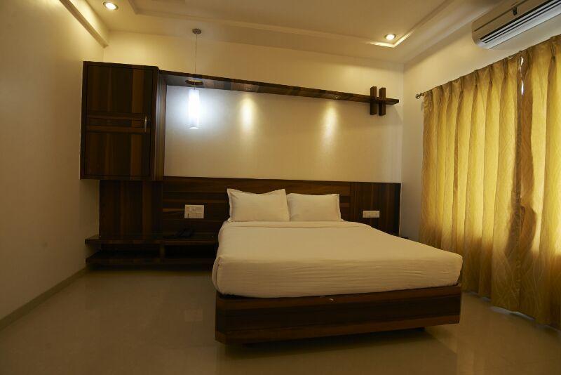 Collection O Satyan Inn Shirdi Bilik gambar